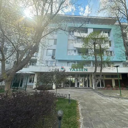 Yassen - Apartma 41 S Vyhledem Na Bazen Апартамент