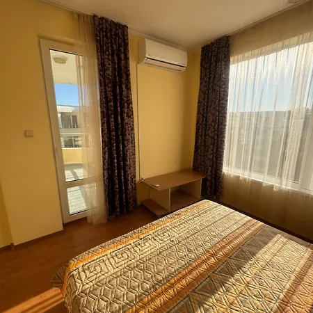 Yassen - Apartma 41 S Vyhledem Na Bazen Apartament *